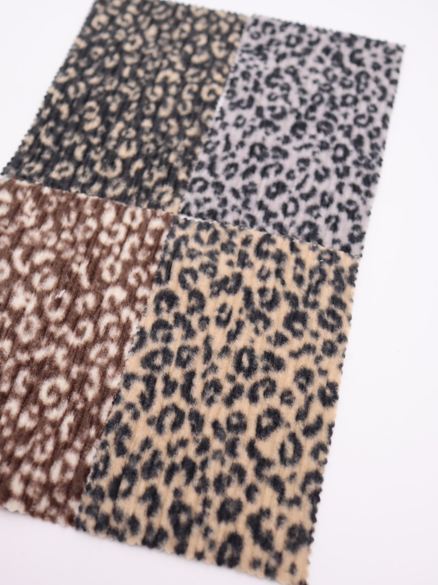 【25AW-167】プチヒョウ柄プリントランダムプリーツ加工起毛天竺ニット　/0.5ｙあたり=～1125円