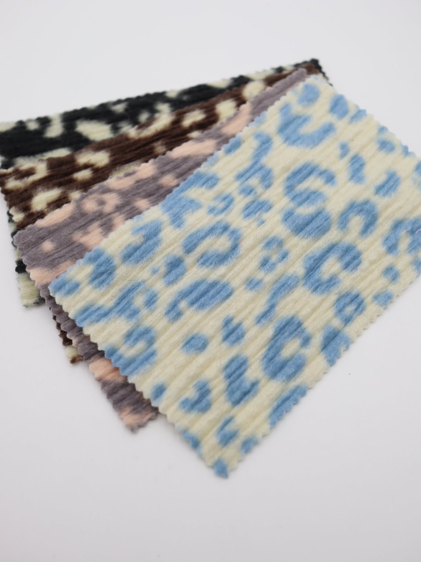 ヒョウ柄プリーツニット 全カラー 韓国生地 ハンドメイド 犬服 業務用 布通販