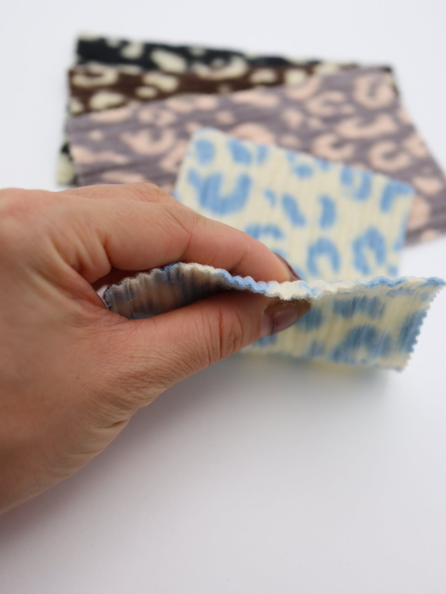 ヒョウ柄プリーツ起毛ニット カラーバリエーション 韓国生地 ハンドメイド 犬服用 布販売