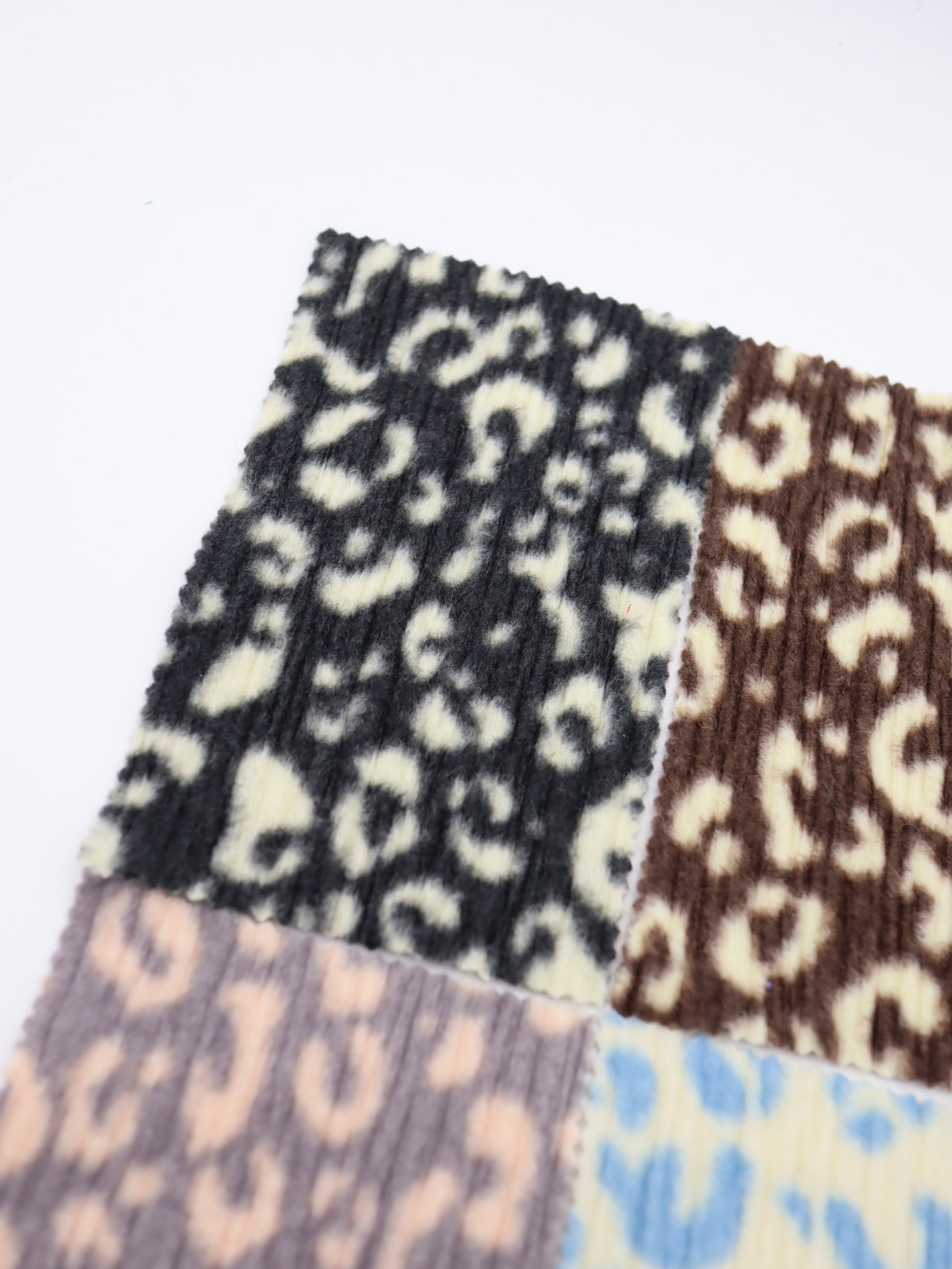 ヒョウ柄プリーツ起毛ニット カラーバリエーション 韓国生地 ハンドメイド 犬服用 布販売