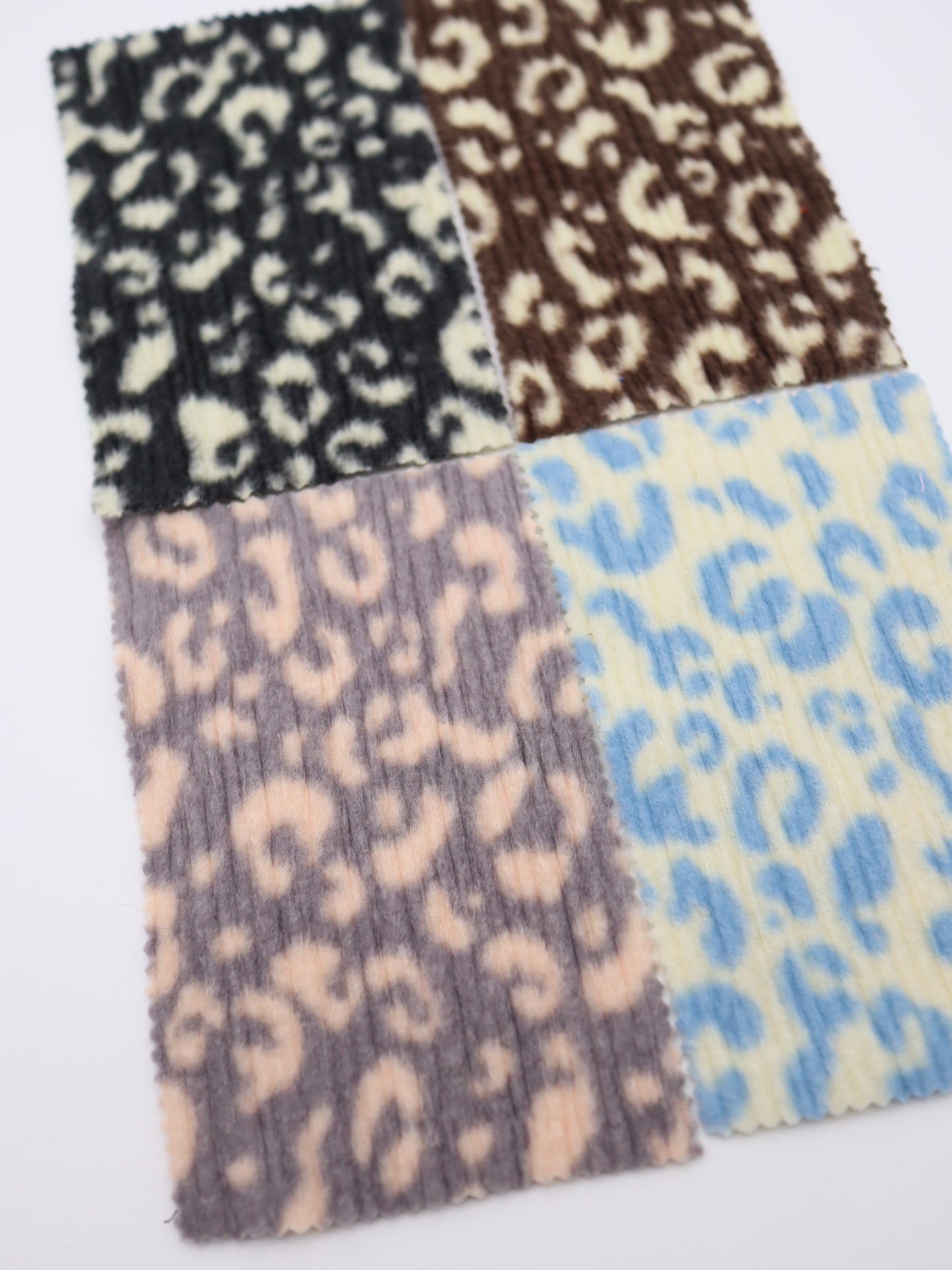 ヒョウ柄プリーツ起毛ニット カラーバリエーション 韓国生地 ハンドメイド 犬服用 布販売