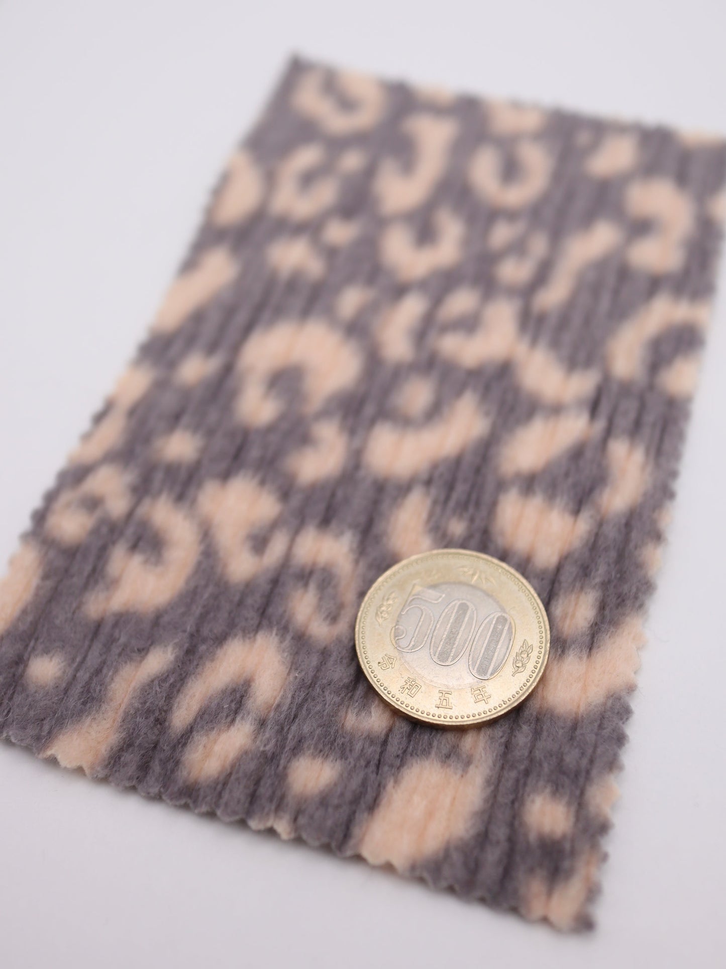 ヒョウ柄プリーツ起毛ニット カラーバリエーション 韓国生地 ハンドメイド 犬服用 布販売