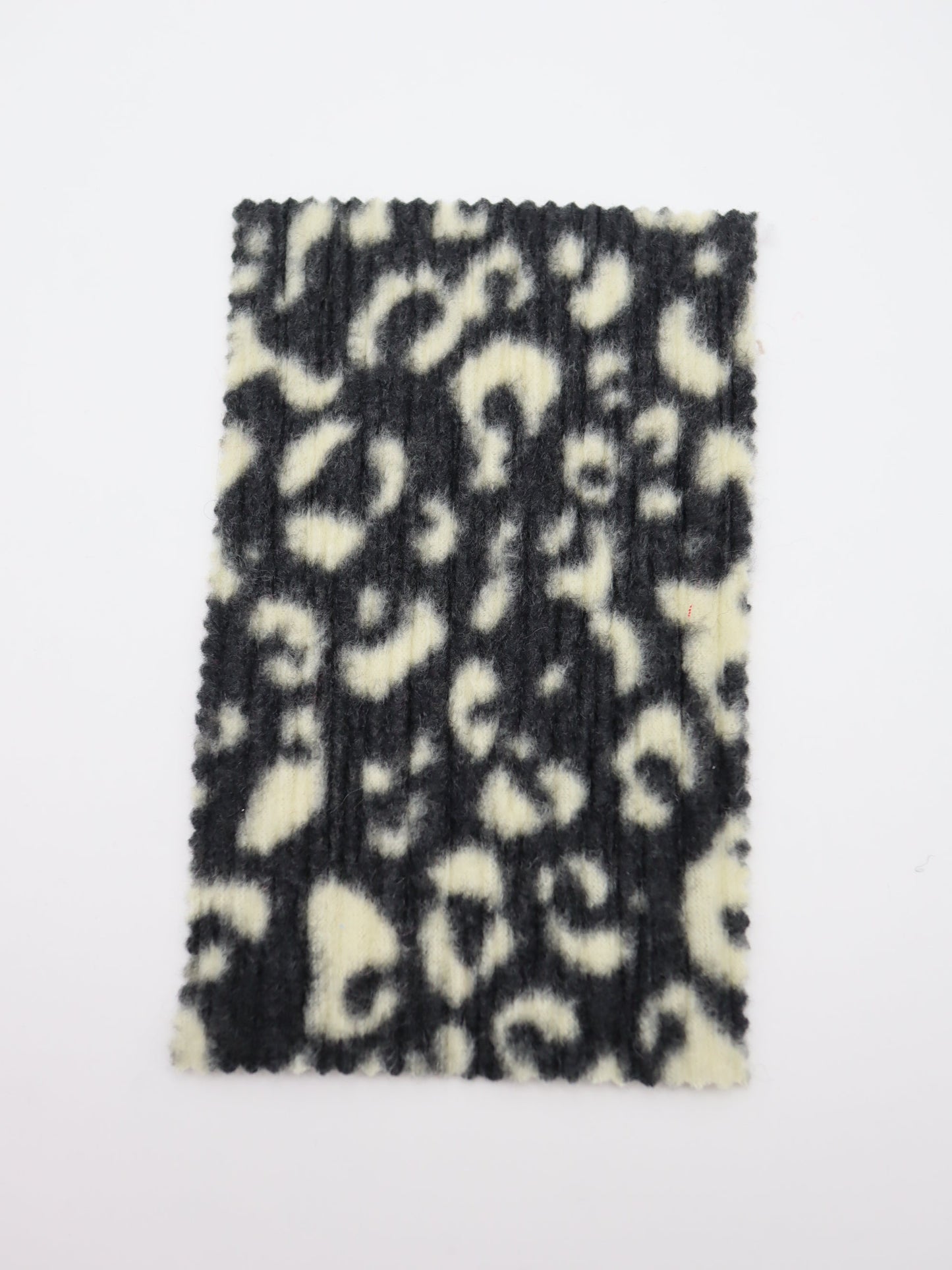 ヒョウ柄ランダムプリーツ加工 起毛ニット生地 韓国生地 業務用 ハンドメイド 布通販　ブラック