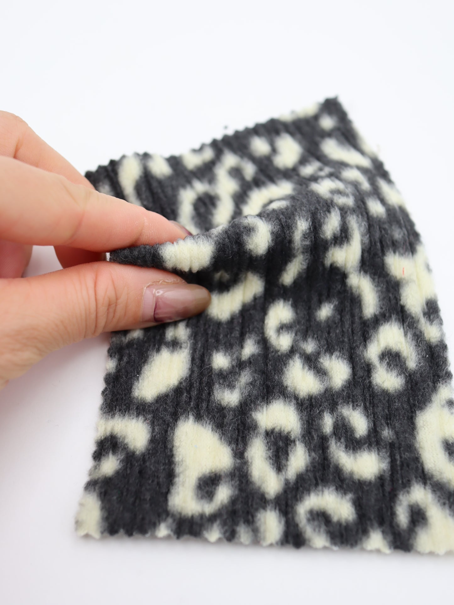 【25AW-162】ヒョウ柄プリントランダムプリーツ加工起毛天竺ニット　/0.5ｙあたり=～1125円