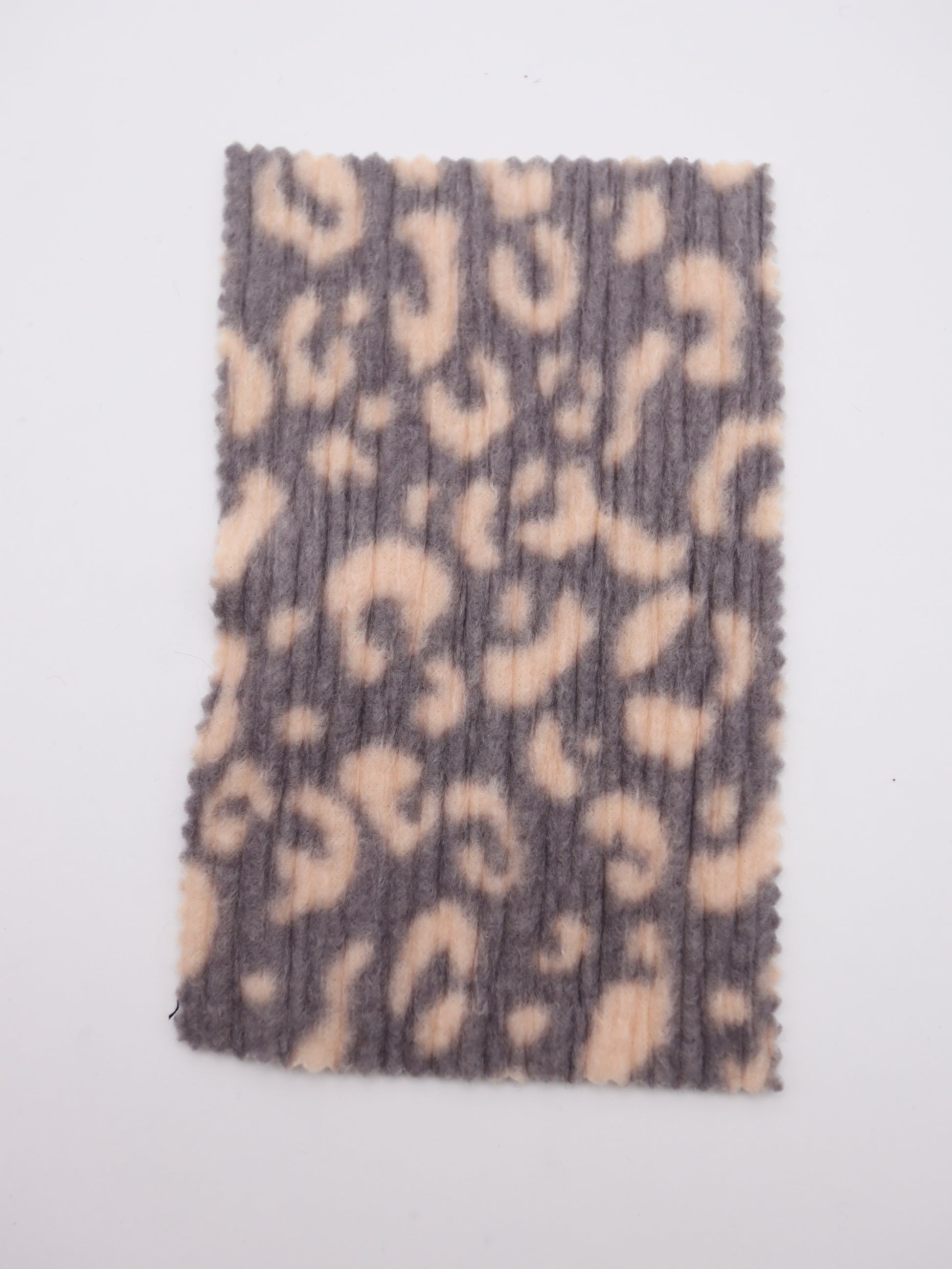 ヒョウ柄ランダムプリーツ加工 起毛ニット生地 韓国生地 業務用 ハンドメイド 布通販　ピンク