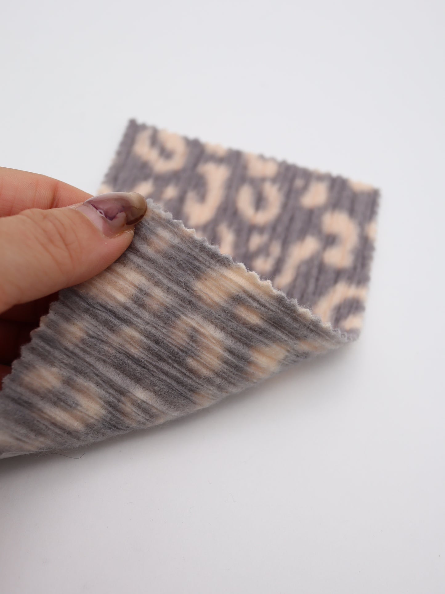 【25AW-162】ヒョウ柄プリントランダムプリーツ加工起毛天竺ニット　/0.5ｙあたり=～1125円