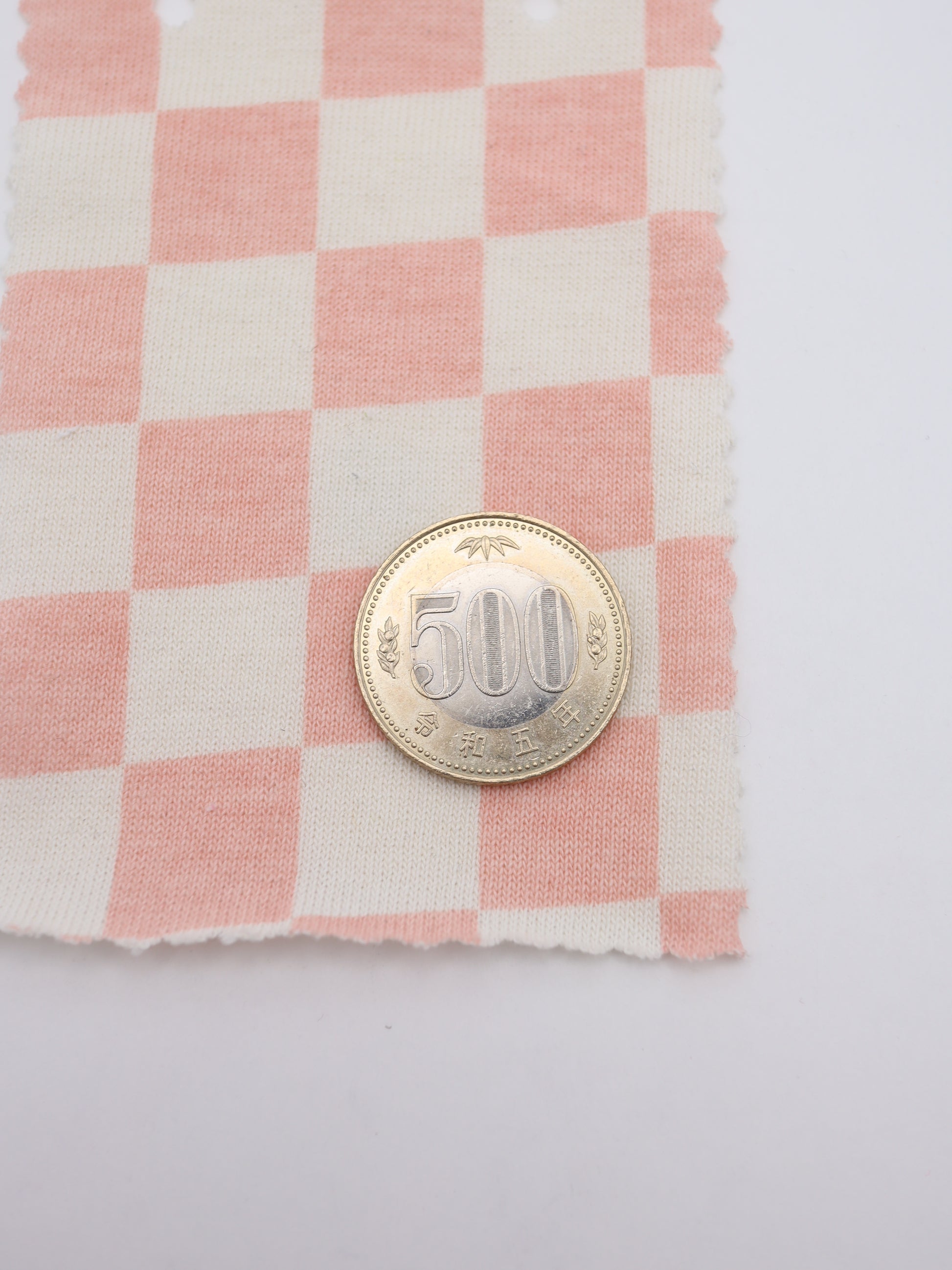 プリント加工の手間を省く、製品化の時短を実現するチェッカー柄素材
