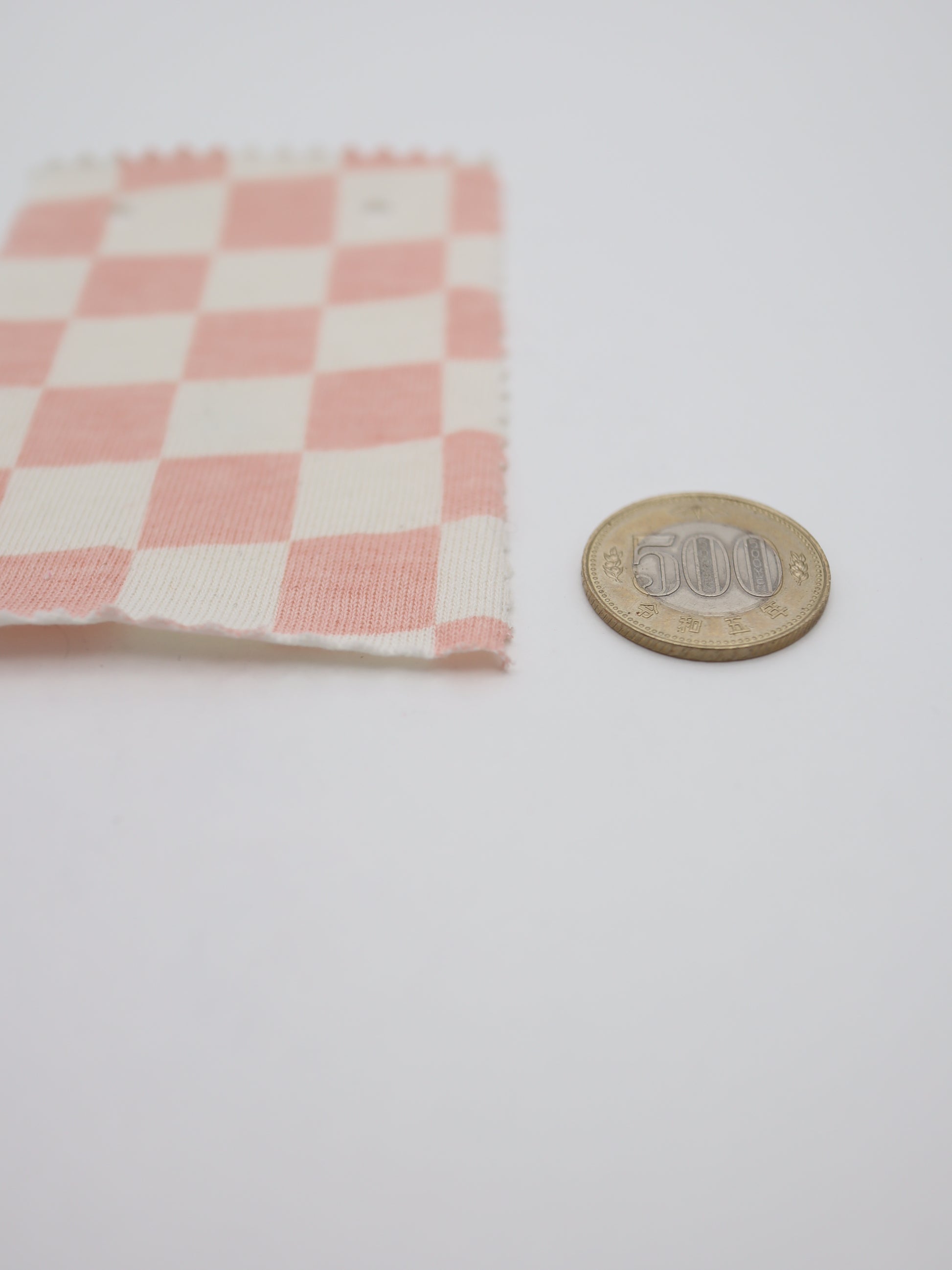 プリント加工の手間を省く、製品化の時短を実現するチェッカー柄素材