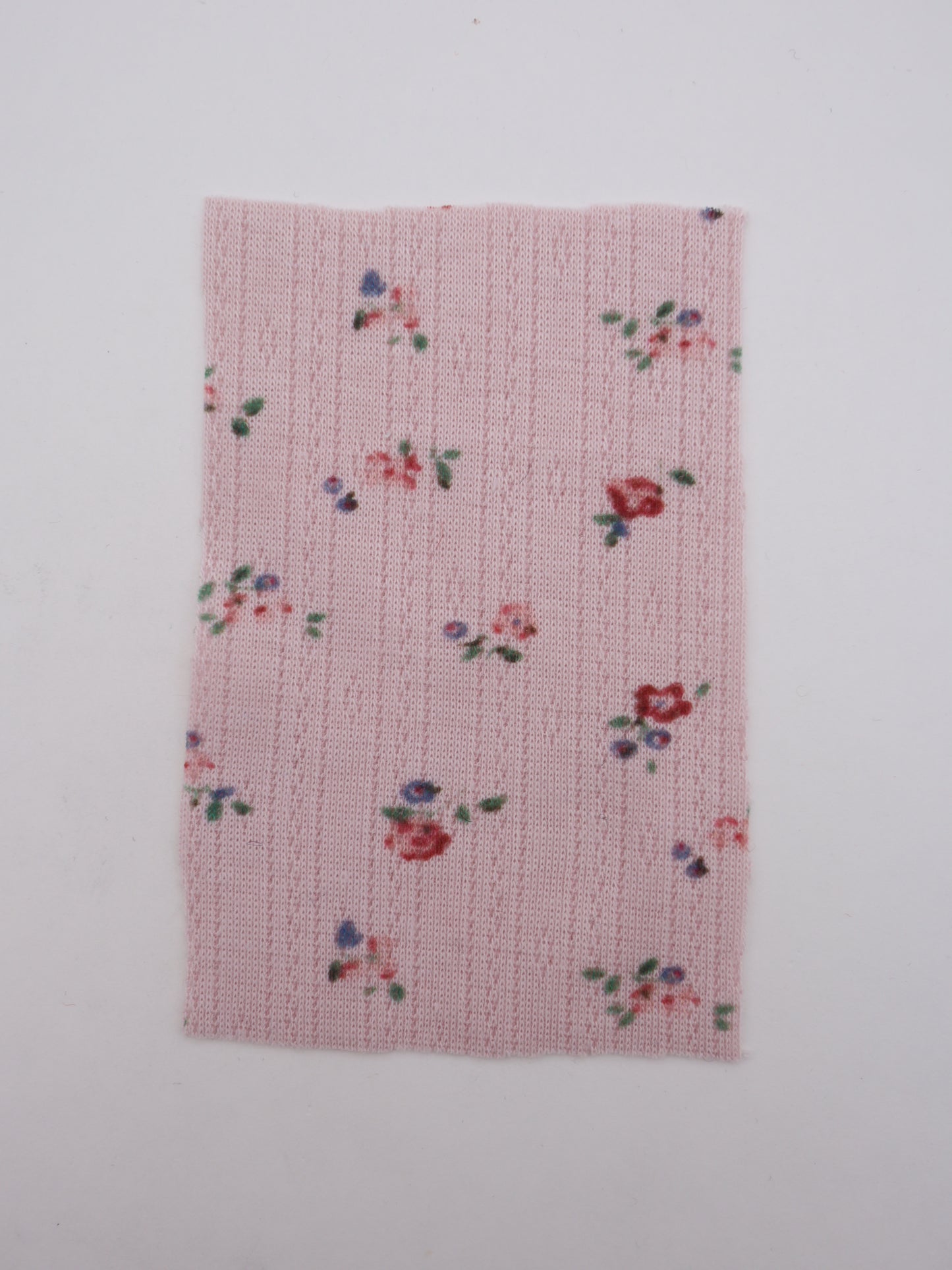 小花柄プリント針抜きフライスニット｜【生地幅】約157センチ 【混率】ポリエステル95%ポリウレタン5%｜ドッグウエア・KIDSウエア・トップス・雑貨向き｜26AW-107