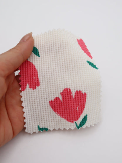 チューリッププリント・ストレッチワッフルニット｜152cm超広幅・綿混・中薄手・立体凹凸組織・高伸縮・吸湿速乾・肌離れ良好・防シワ・高意匠｜ドッグウェア・キッズ服・春夏プルオーバー・パジャマ向き｜26SS-070【生地仕入れ代行卸】
