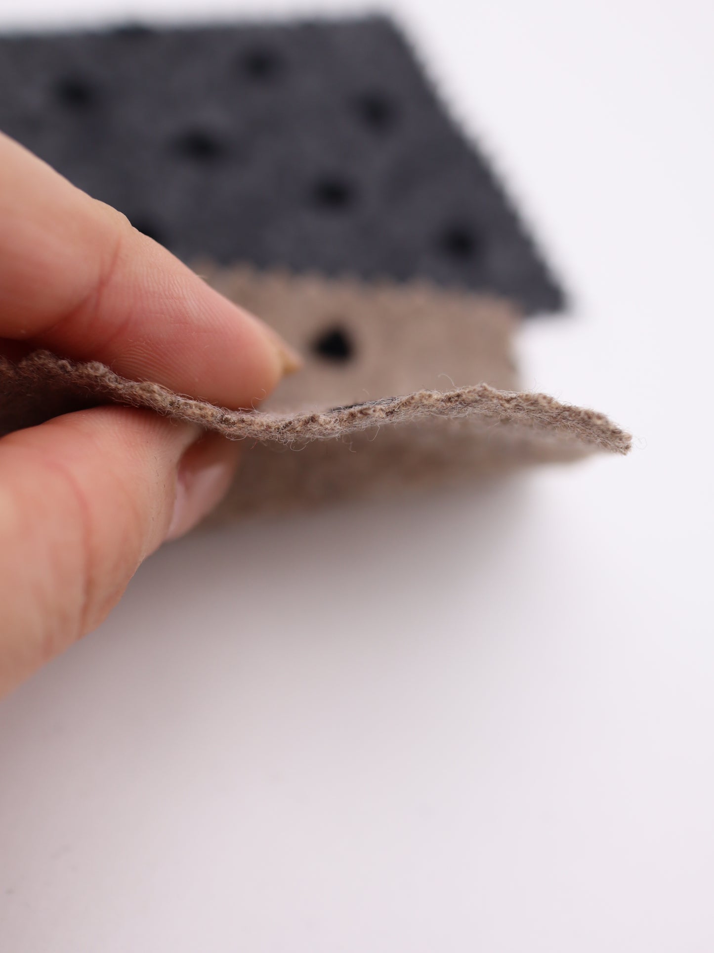 ウール混！ストレッチ有り！ハート柄フロッキープリント圧縮ニット｜【生地幅】約147センチ 【混率】ウール57％ポリエステル16％～｜ドッグウエア・KIDSウエア・軽羽織り・雑貨向き｜26AW-201