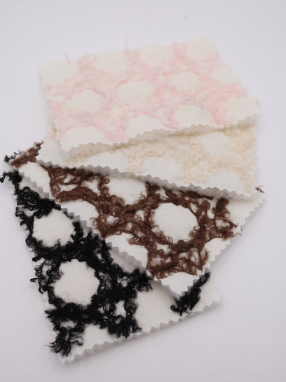 幾何柄フリンジヤーン刺繍キルティング中綿タフタ｜【生地幅】約101センチ 【混率】表地：ポリエステル100％｜ドッグウエア・KIDSウエア・アウター・雑貨向き｜26AW-218