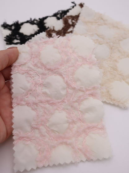 幾何柄フリンジヤーン刺繍キルティング中綿タフタ｜【生地幅】約101センチ 【混率】表地：ポリエステル100％｜ドッグウエア・KIDSウエア・アウター・雑貨向き｜26AW-218