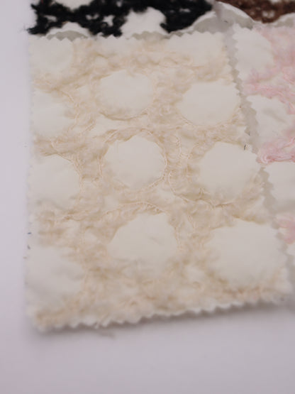 幾何柄フリンジヤーン刺繍キルティング中綿タフタ｜【生地幅】約101センチ 【混率】表地：ポリエステル100％｜ドッグウエア・KIDSウエア・アウター・雑貨向き｜26AW-218