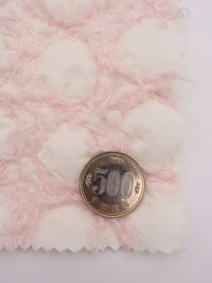 幾何柄フリンジヤーン刺繍キルティング中綿タフタ｜【生地幅】約101センチ 【混率】表地：ポリエステル100％｜ドッグウエア・KIDSウエア・アウター・雑貨向き｜26AW-218