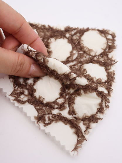 幾何柄フリンジヤーン刺繍キルティング中綿タフタ｜【生地幅】約101センチ 【混率】表地：ポリエステル100％｜ドッグウエア・KIDSウエア・アウター・雑貨向き｜26AW-218