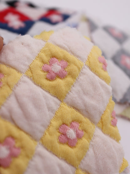 ストレッチ有り！ダイアチェック×花柄中綿キルティングニット｜【生地幅】約127センチ 【混率】表地：ポリエステル56％綿42％｜ドッグウエア・KIDSウエア・雑貨向き｜26AW-222