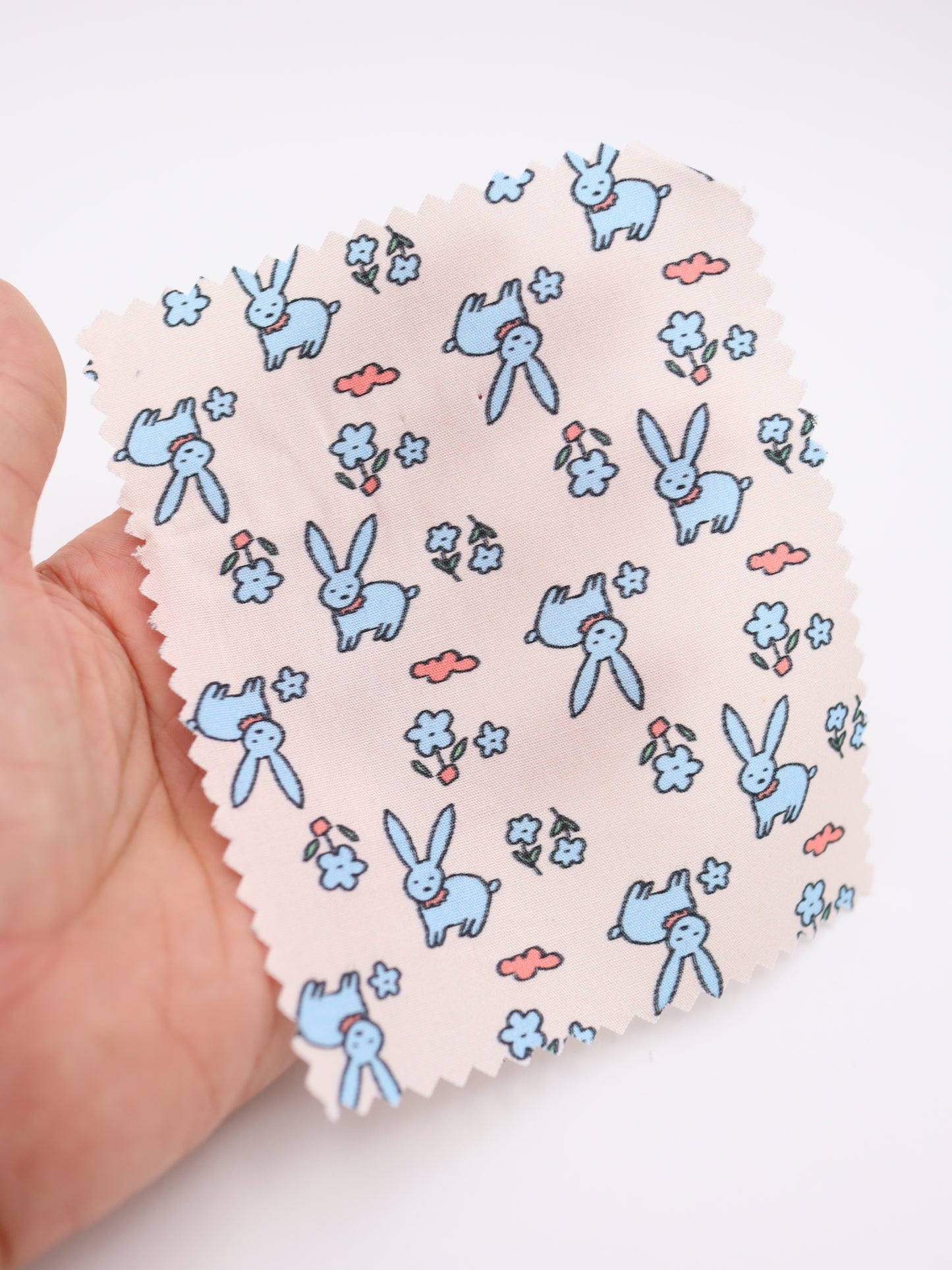 【25AW-020】お花畑うさぎプリント綿ローン　/0.5ｙあたり＝～830円