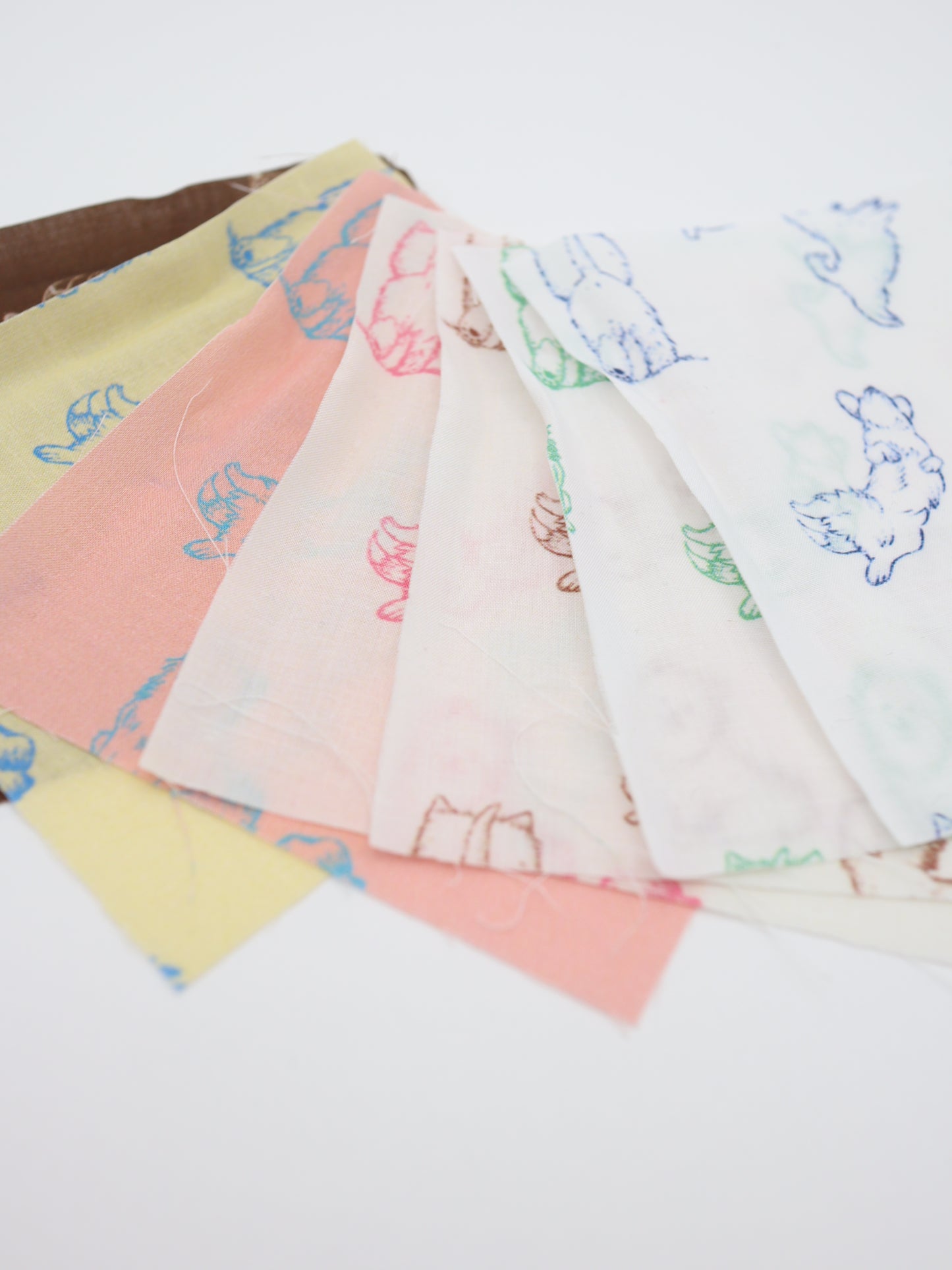 【25AW-047】ころころわんこプリント綿ローン　/0.5ｙあたり＝～810円