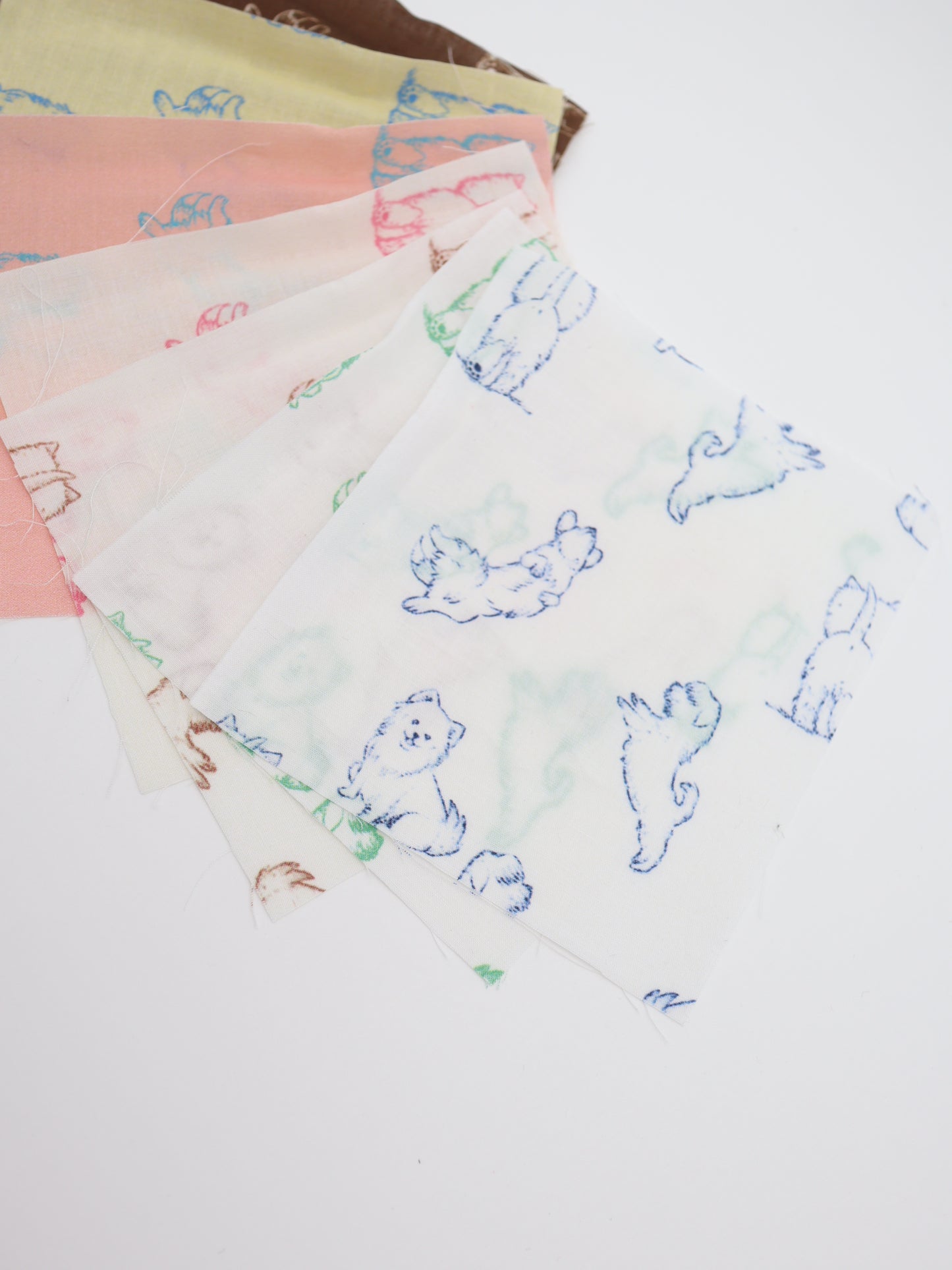 【25AW-047】ころころわんこプリント綿ローン　/0.5ｙあたり＝～810円