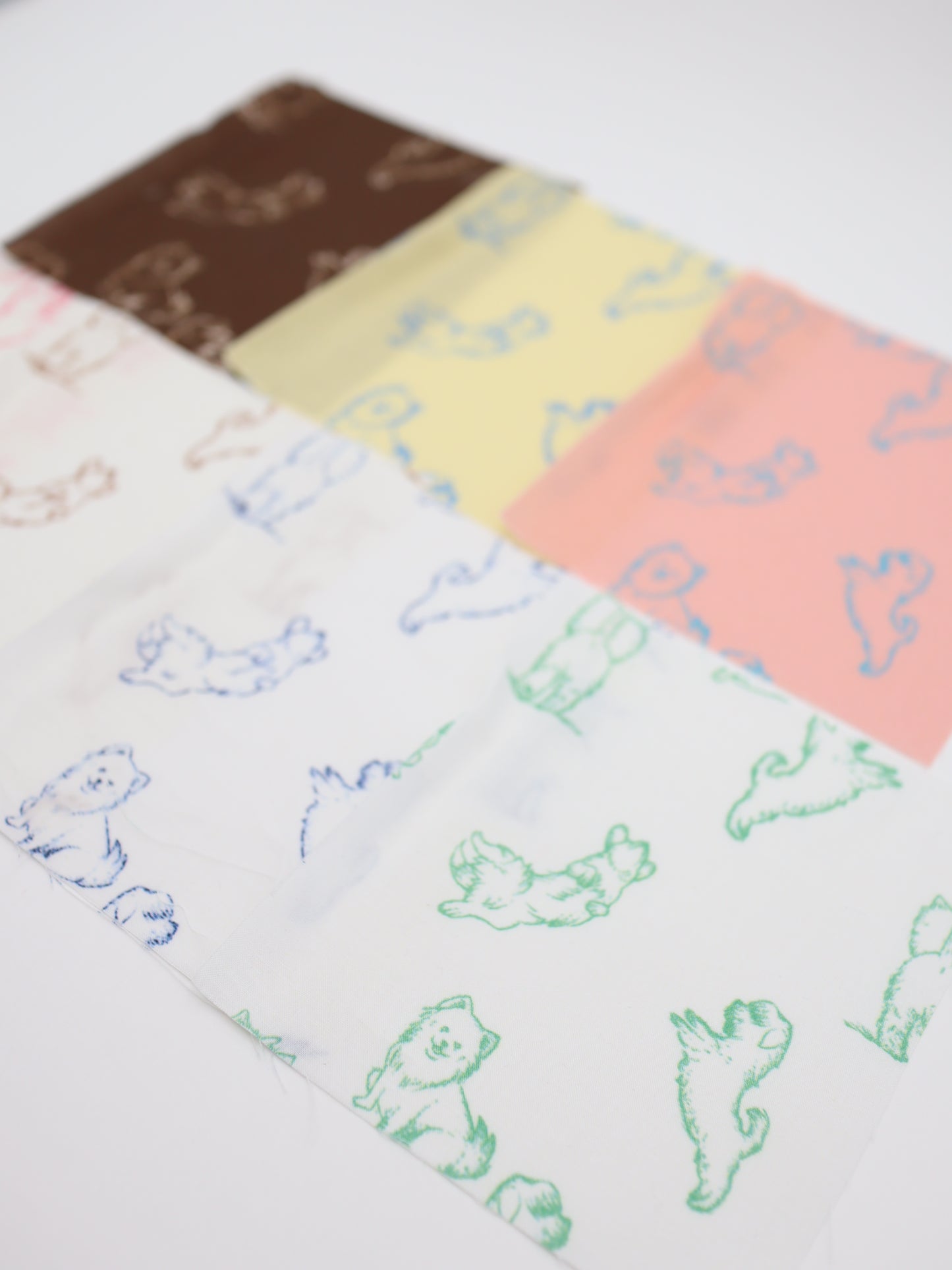 【25AW-047】ころころわんこプリント綿ローン　/0.5ｙあたり＝～810円