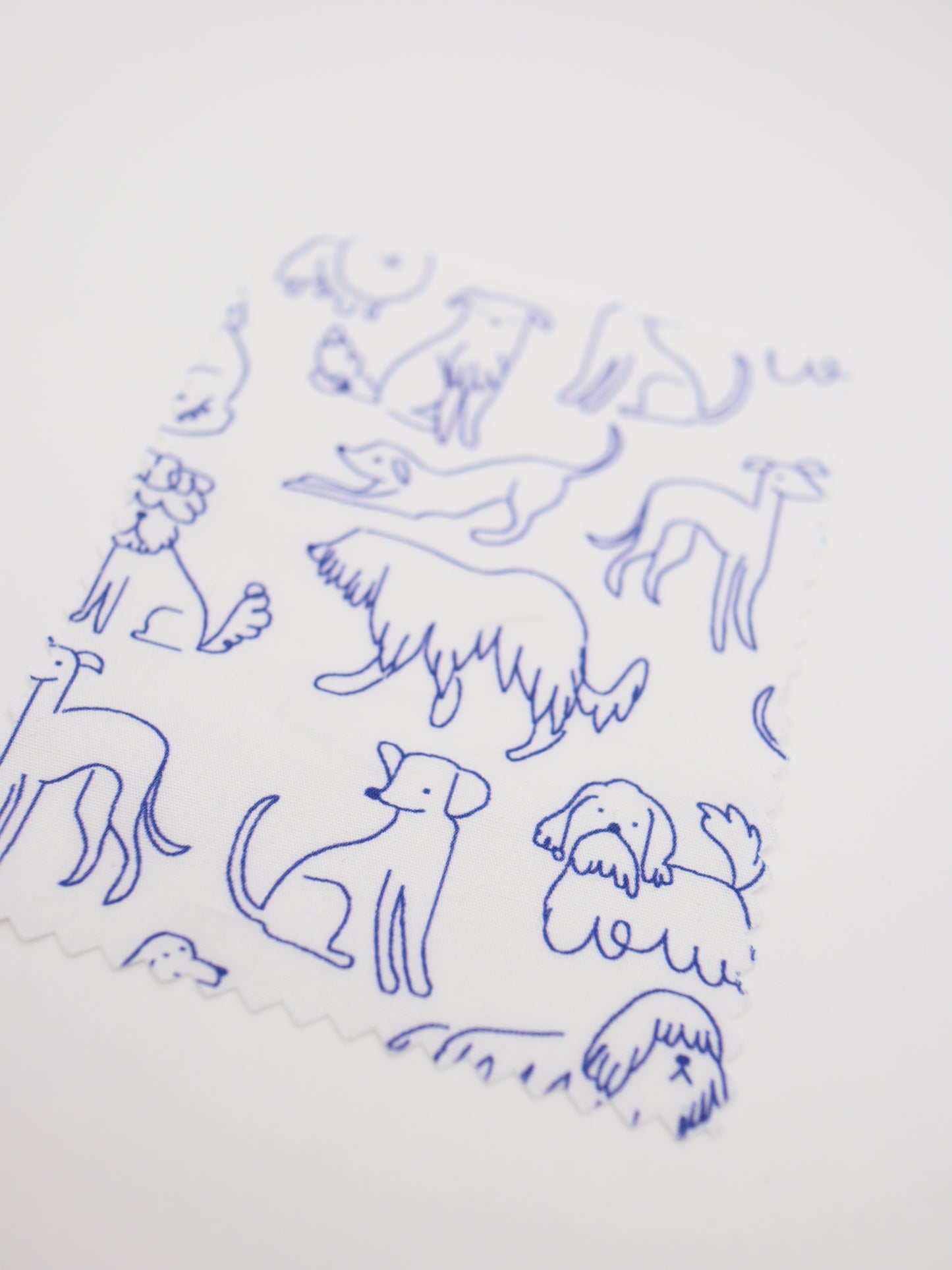 【25AW-048】線画わんちゃんプリント綿ローン　/0.5ｙあたり=～830円