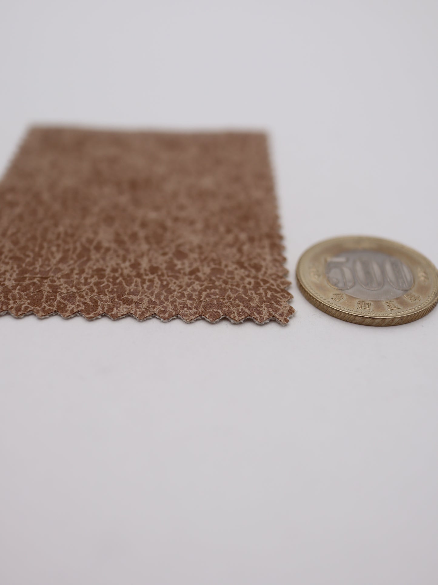 ひび割れ風加工カラバリ豊富フェイクレザー｜【生地幅】約137センチ 【混率】綿80％ポリエステル10％ポリウレタン10％｜ドッグウエア・雑貨・衣装向き｜26AW-229