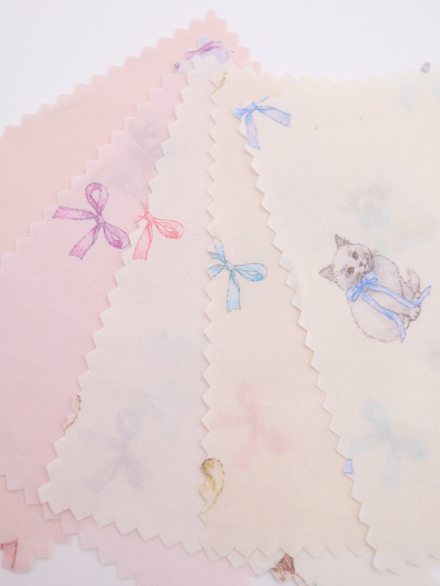 【25AW-046】おすわりしゃむねこ＆といぷーちゃんプリント綿ローン　/0.5ｙあたり=～795円