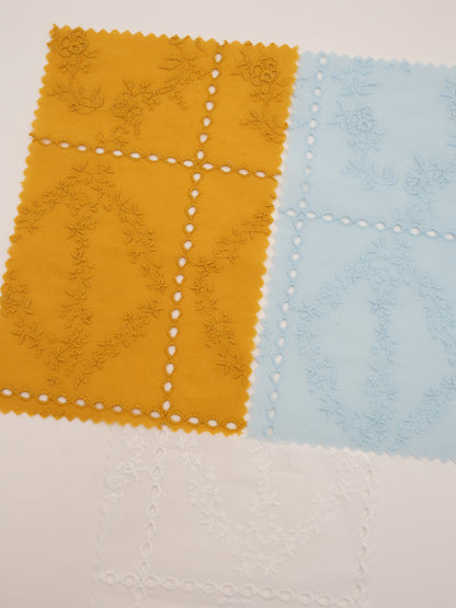 綿100%・パネルフラワー刺繍ローン生地｜【生地幅】約127センチ 【混率】綿100％｜ドッグウエア・KIDSウエア・ブラウス・雑貨向き｜26AW-241
