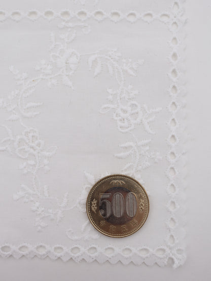綿100%・パネルフラワー刺繍ローン生地｜【生地幅】約127センチ 【混率】綿100％｜ドッグウエア・KIDSウエア・ブラウス・雑貨向き｜26AW-241