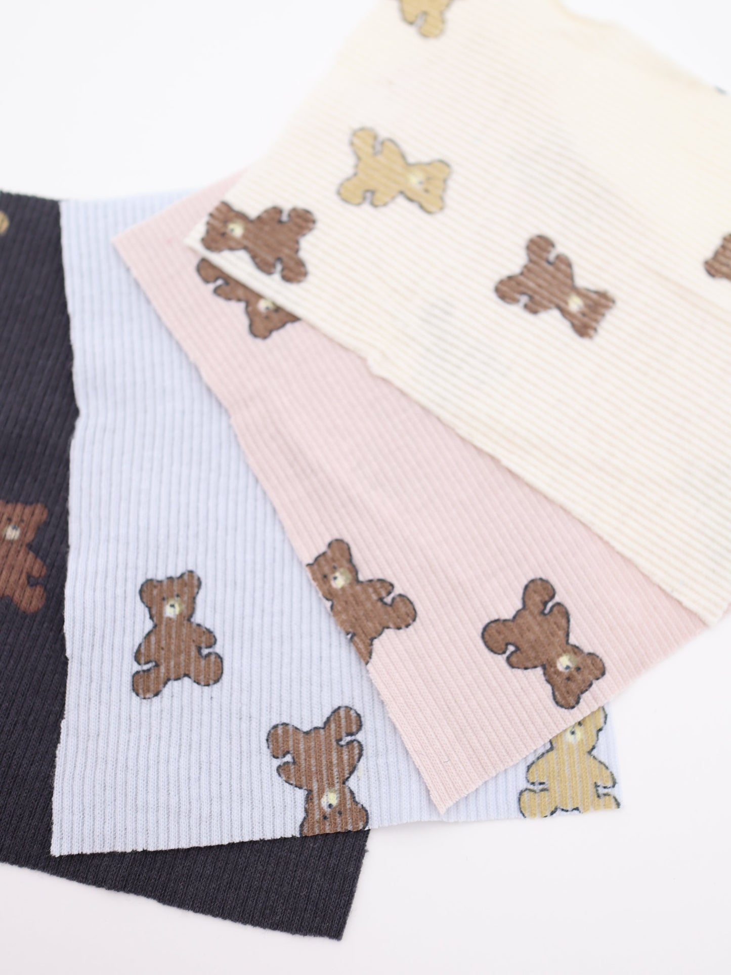 【25AW-053】くまちゃんプリントテレコニット　/0.5ｙあたり=～900円