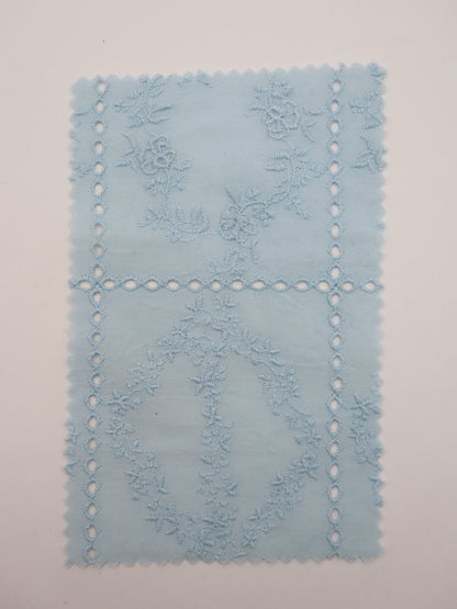 綿100%・パネルフラワー刺繍ローン生地｜【生地幅】約127センチ 【混率】綿100％｜ドッグウエア・KIDSウエア・ブラウス・雑貨向き｜26AW-241