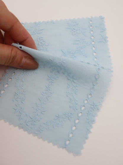 綿100%・パネルフラワー刺繍ローン生地｜【生地幅】約127センチ 【混率】綿100％｜ドッグウエア・KIDSウエア・ブラウス・雑貨向き｜26AW-241