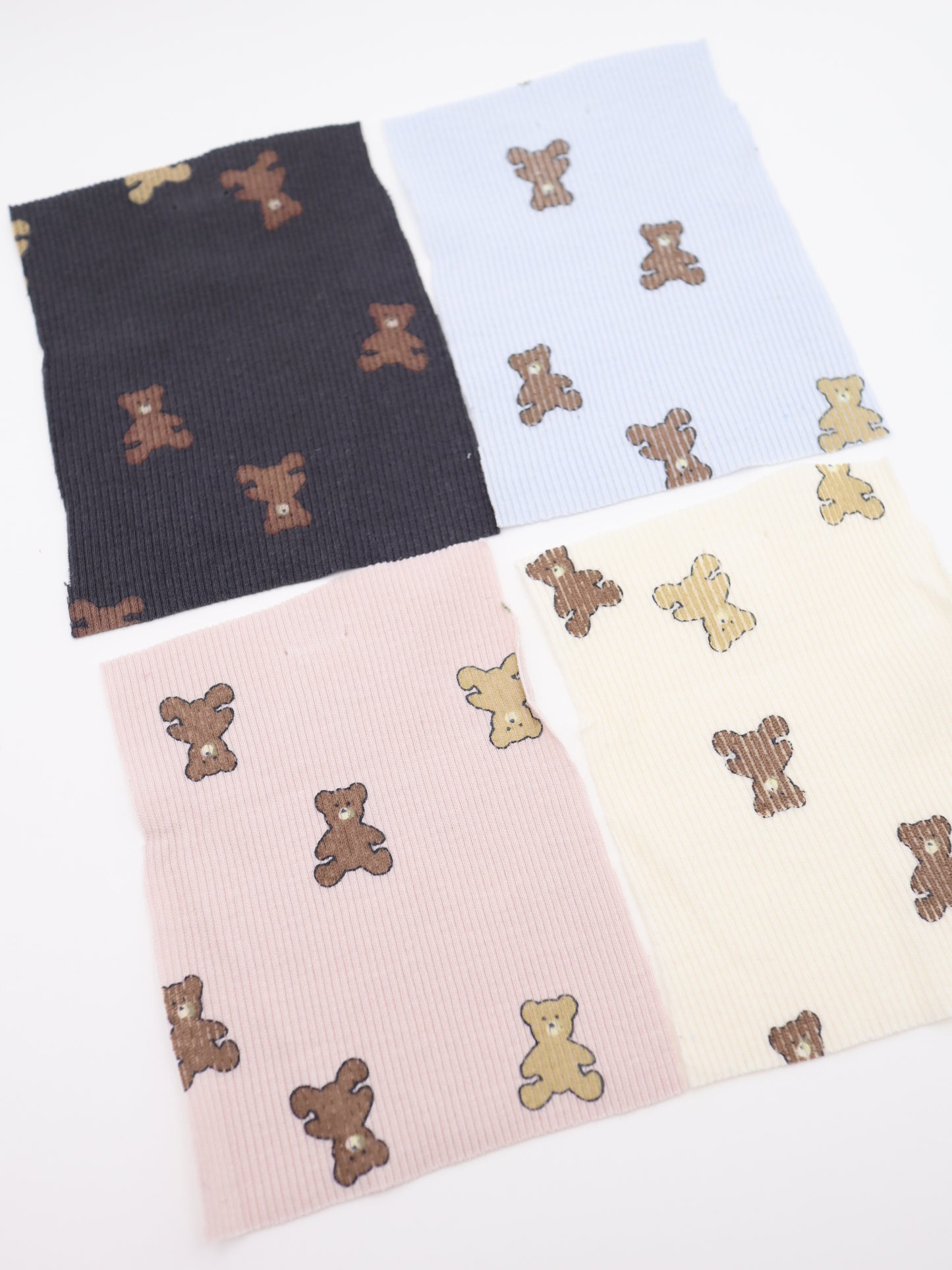 【25AW-053】くまちゃんプリントテレコニット　/0.5ｙあたり=～900円