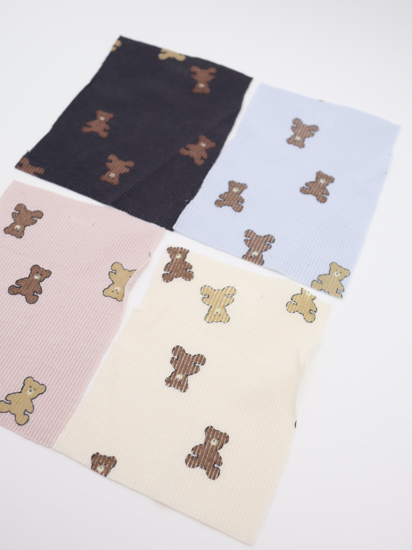 【25AW-053】くまちゃんプリントテレコニット　/0.5ｙあたり=～900円