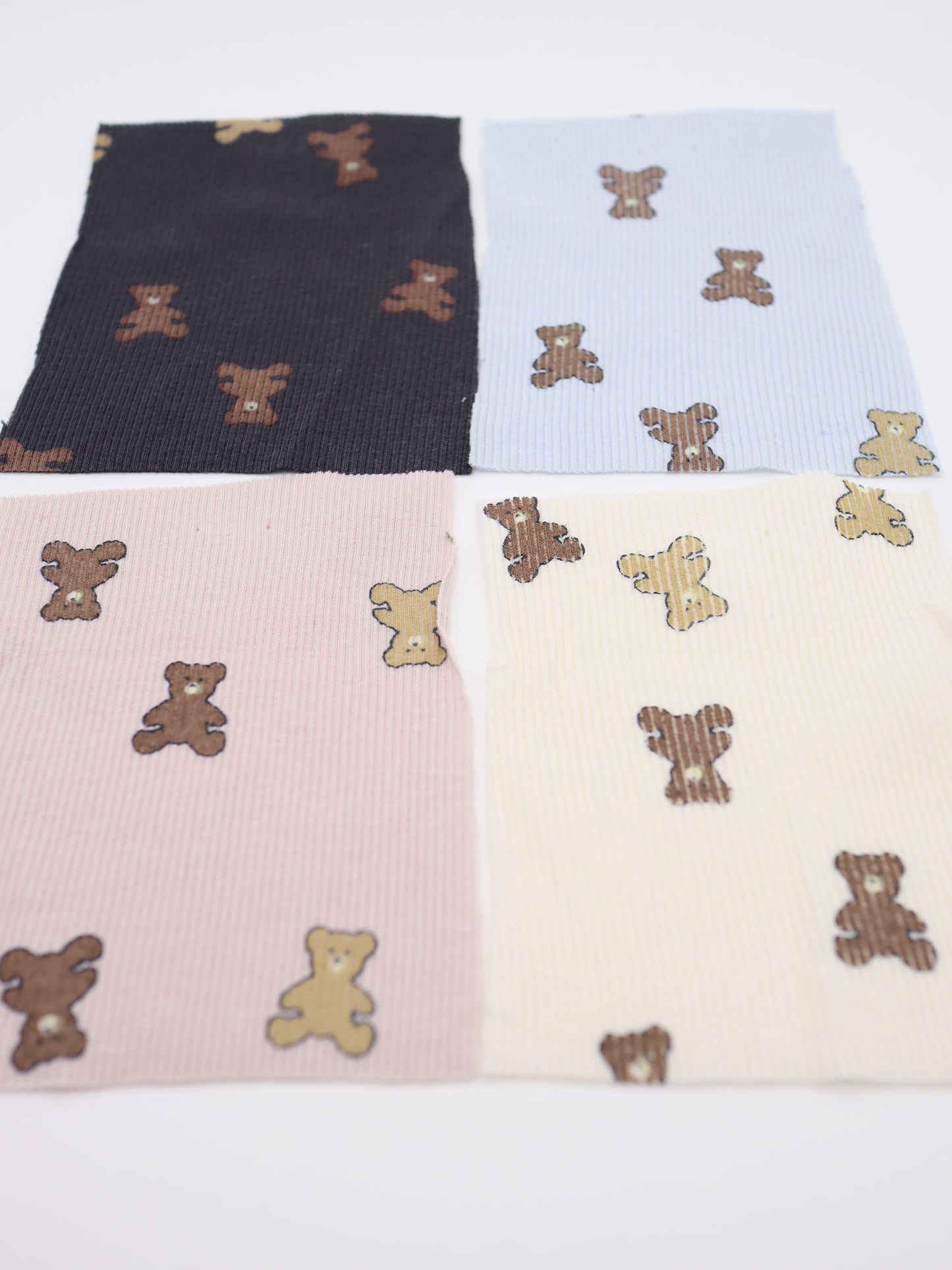 【25AW-053】くまちゃんプリントテレコニット　/0.5ｙあたり=～900円