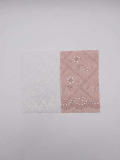綿100%・スカラップ付きパネルフラワー刺繍ローン生地｜【生地幅】約127センチ 【混率】綿100％｜ドッグウエア・KIDSウエア・ブラウス・雑貨向き｜26AW-239