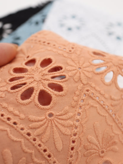 綿100%・カットワークフラワー刺繍ローン生地｜【生地幅】約132センチ 【混率】綿100％｜ドッグウエア・KIDSウエア・ブラウス・雑貨向き｜26AW-243