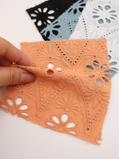綿100%・カットワークフラワー刺繍ローン生地｜【生地幅】約132センチ 【混率】綿100％｜ドッグウエア・KIDSウエア・ブラウス・雑貨向き｜26AW-243