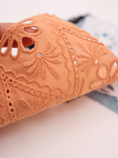 綿100%・カットワークフラワー刺繍ローン生地｜【生地幅】約132センチ 【混率】綿100％｜ドッグウエア・KIDSウエア・ブラウス・雑貨向き｜26AW-243