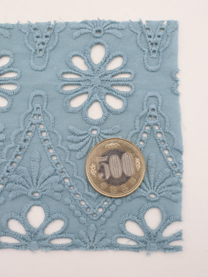 綿100%・カットワークフラワー刺繍ローン生地｜【生地幅】約132センチ 【混率】綿100％｜ドッグウエア・KIDSウエア・ブラウス・雑貨向き｜26AW-243