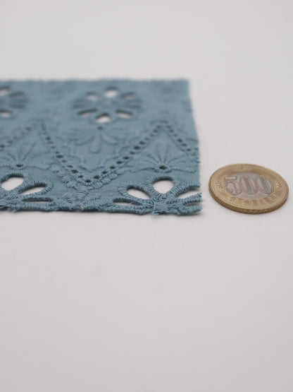 綿100%・カットワークフラワー刺繍ローン生地｜【生地幅】約132センチ 【混率】綿100％｜ドッグウエア・KIDSウエア・ブラウス・雑貨向き｜26AW-243