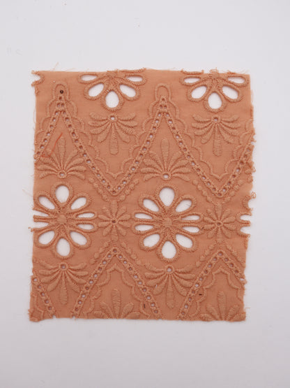 綿100%・カットワークフラワー刺繍ローン生地｜【生地幅】約132センチ 【混率】綿100％｜ドッグウエア・KIDSウエア・ブラウス・雑貨向き｜26AW-243