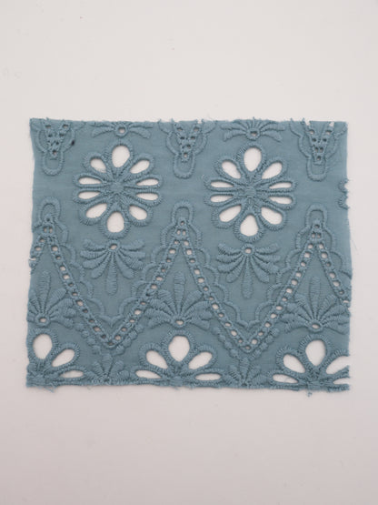 綿100%・カットワークフラワー刺繍ローン生地｜【生地幅】約132センチ 【混率】綿100％｜ドッグウエア・KIDSウエア・ブラウス・雑貨向き｜26AW-243