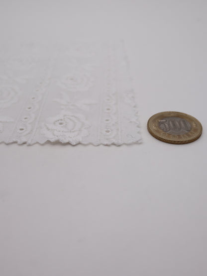 綿100%・ローズ＆ストライプ刺繍ローン生地｜【生地幅】約127センチ 【混率】綿100％｜ドッグウエア・KIDSウエア・ブラウス・雑貨向き｜26AW-238