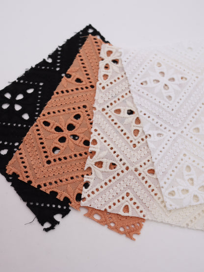 綿100%・パネル幾何フラワー刺繍ローン生地｜【生地幅】約132センチ 【混率】綿100％｜ドッグウエア・KIDSウエア・ブラウス・雑貨向き｜26AW-242