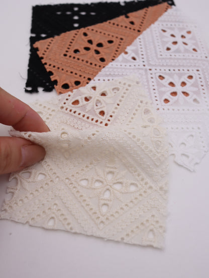 綿100%・パネル幾何フラワー刺繍ローン生地｜【生地幅】約132センチ 【混率】綿100％｜ドッグウエア・KIDSウエア・ブラウス・雑貨向き｜26AW-242