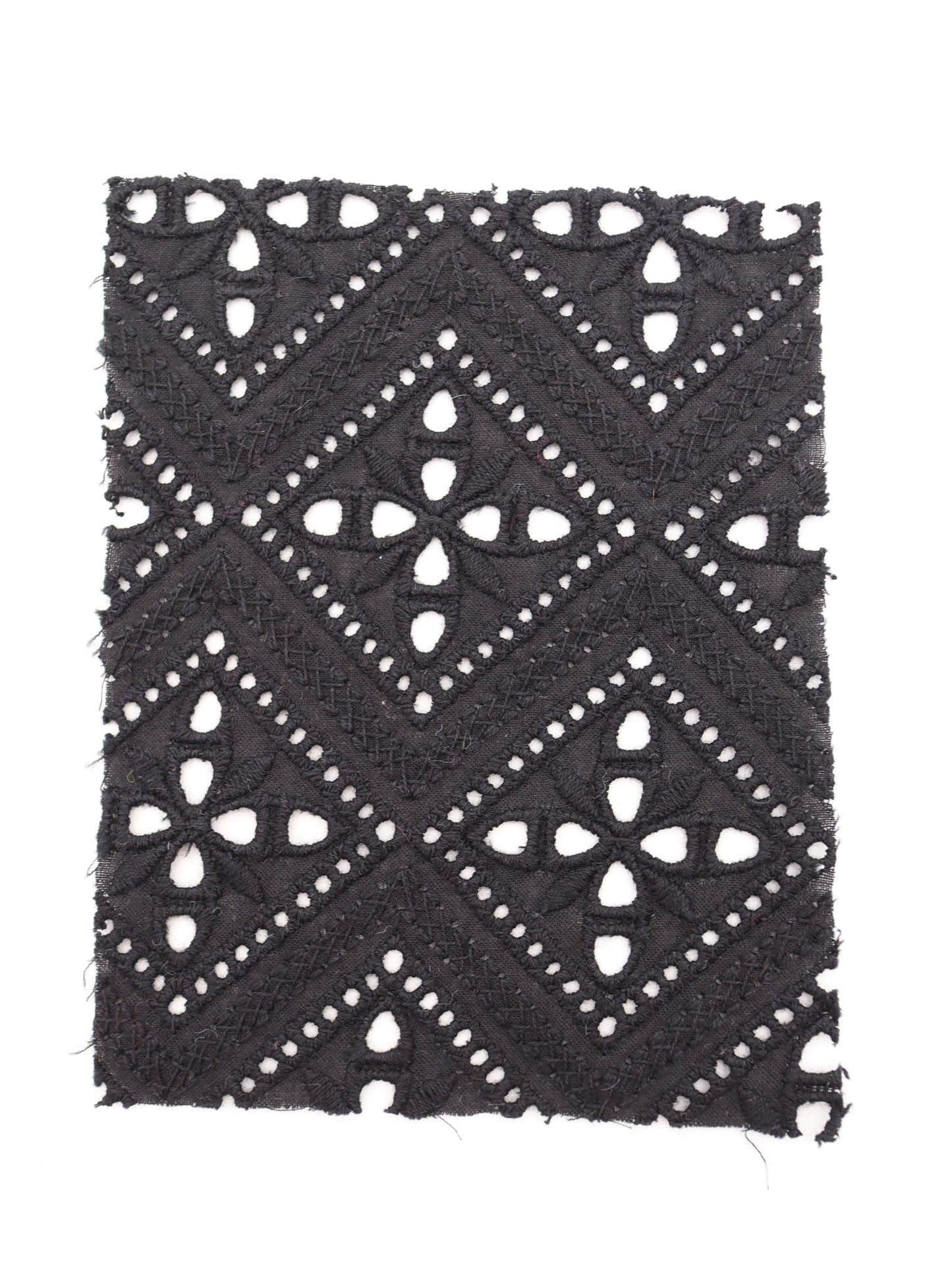 綿100%・パネル幾何フラワー刺繍ローン生地｜【生地幅】約132センチ 【混率】綿100％｜ドッグウエア・KIDSウエア・ブラウス・雑貨向き｜26AW-242