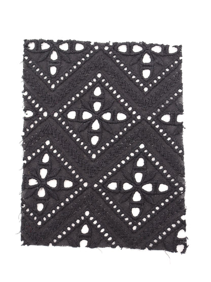 綿100%・パネル幾何フラワー刺繍ローン生地｜【生地幅】約132センチ 【混率】綿100％｜ドッグウエア・KIDSウエア・ブラウス・雑貨向き｜26AW-242