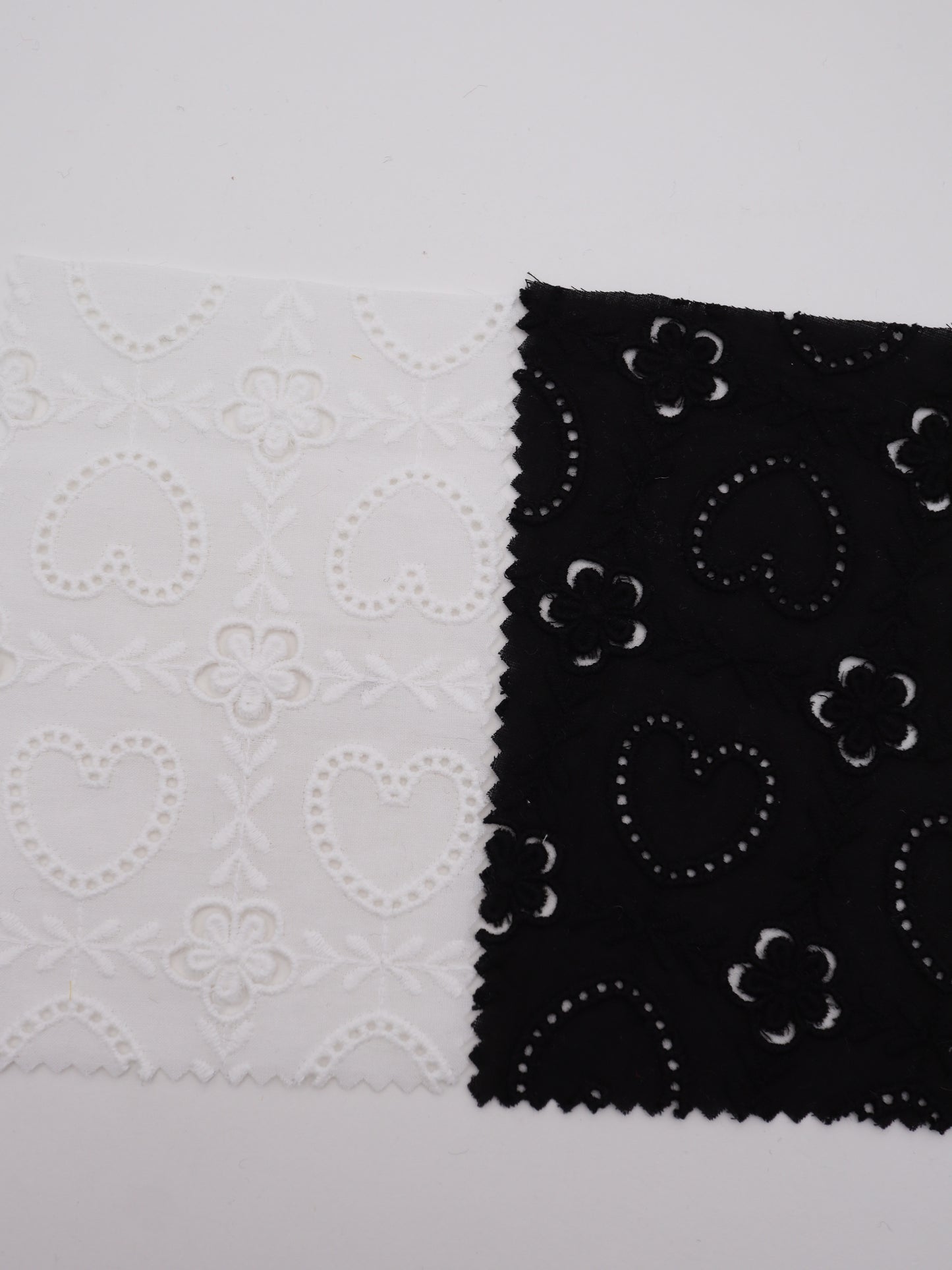 綿100%・ハート＆フラワーパネル刺繍ローン生地｜【生地幅】約127センチ 【混率】綿100％｜ドッグウエア・KIDSウエア・ブラウス・雑貨向き｜26AW-240
